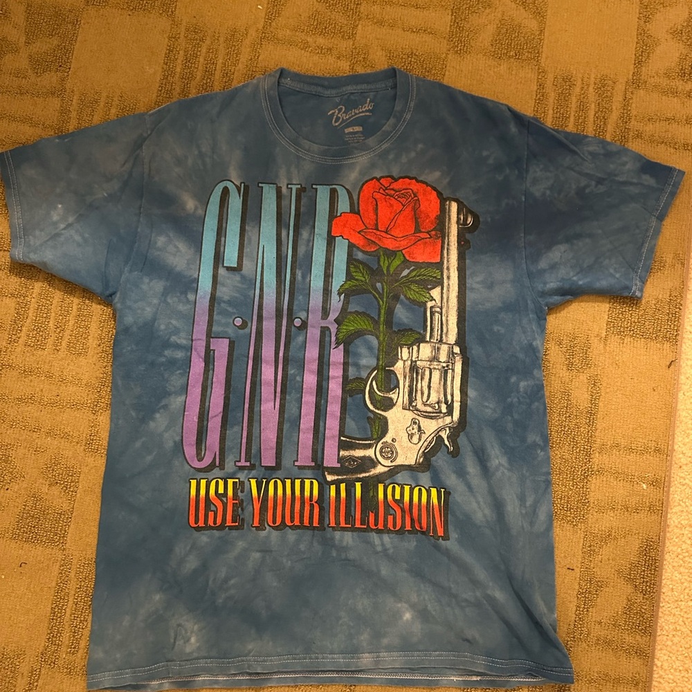 Guns & roses Graphic T-Shirt with Rose Design